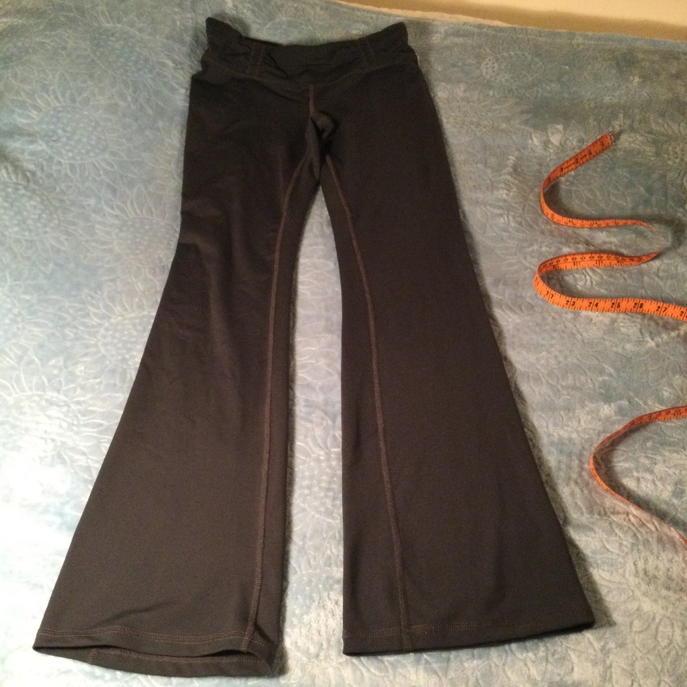 ⭐️ Old Navy Active pants with flair leg